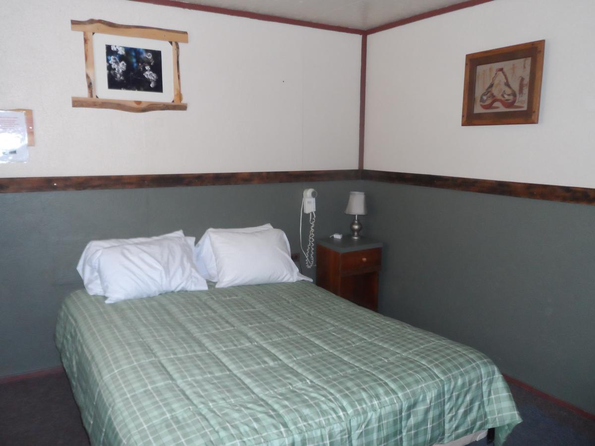 The Jack Saloon Motel Lolo Habitación foto
