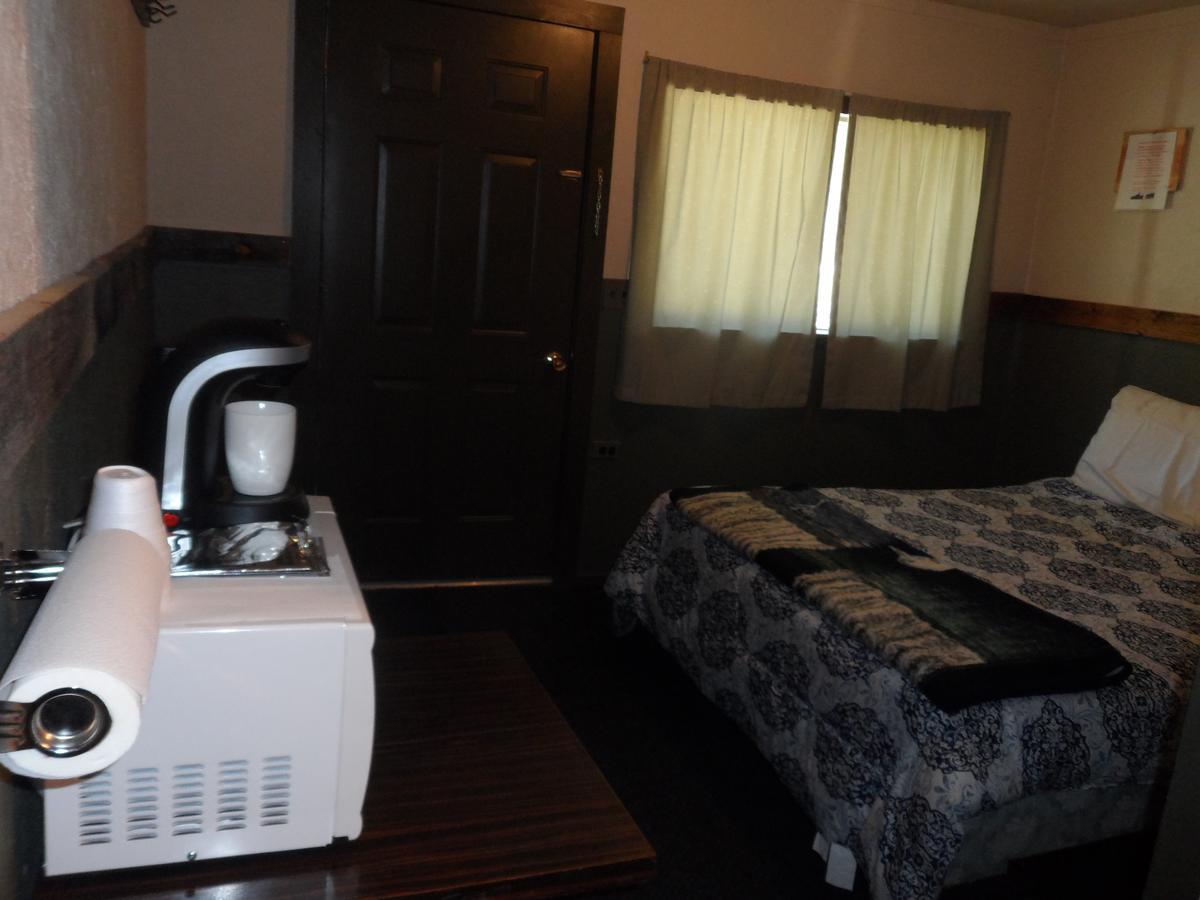 The Jack Saloon Motel Lolo Habitación foto